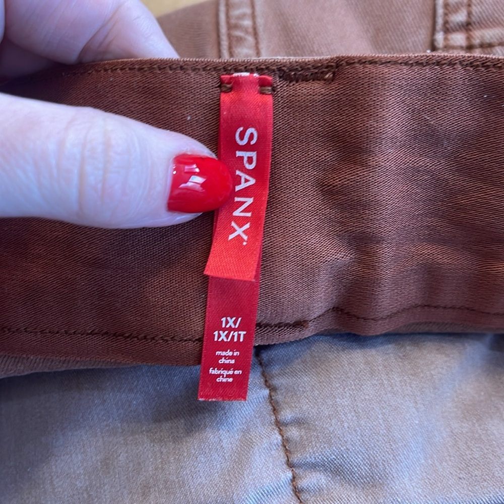 SPANX Brown Women's Casual Front-Pocket Shorts - Picture 3 of 3